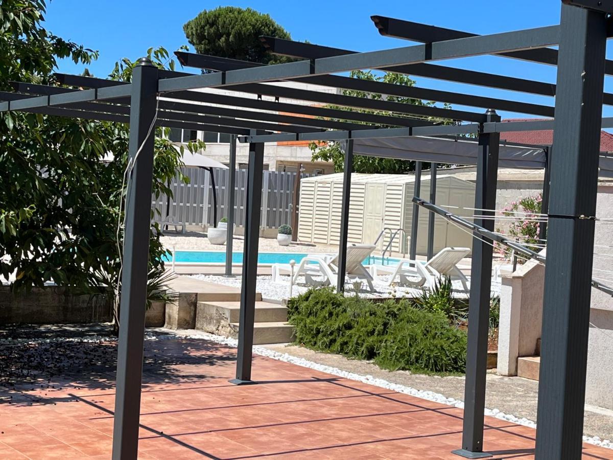 Grey Pearl With Free Ev Ch-Station Apartment Valbandon Екстериор снимка