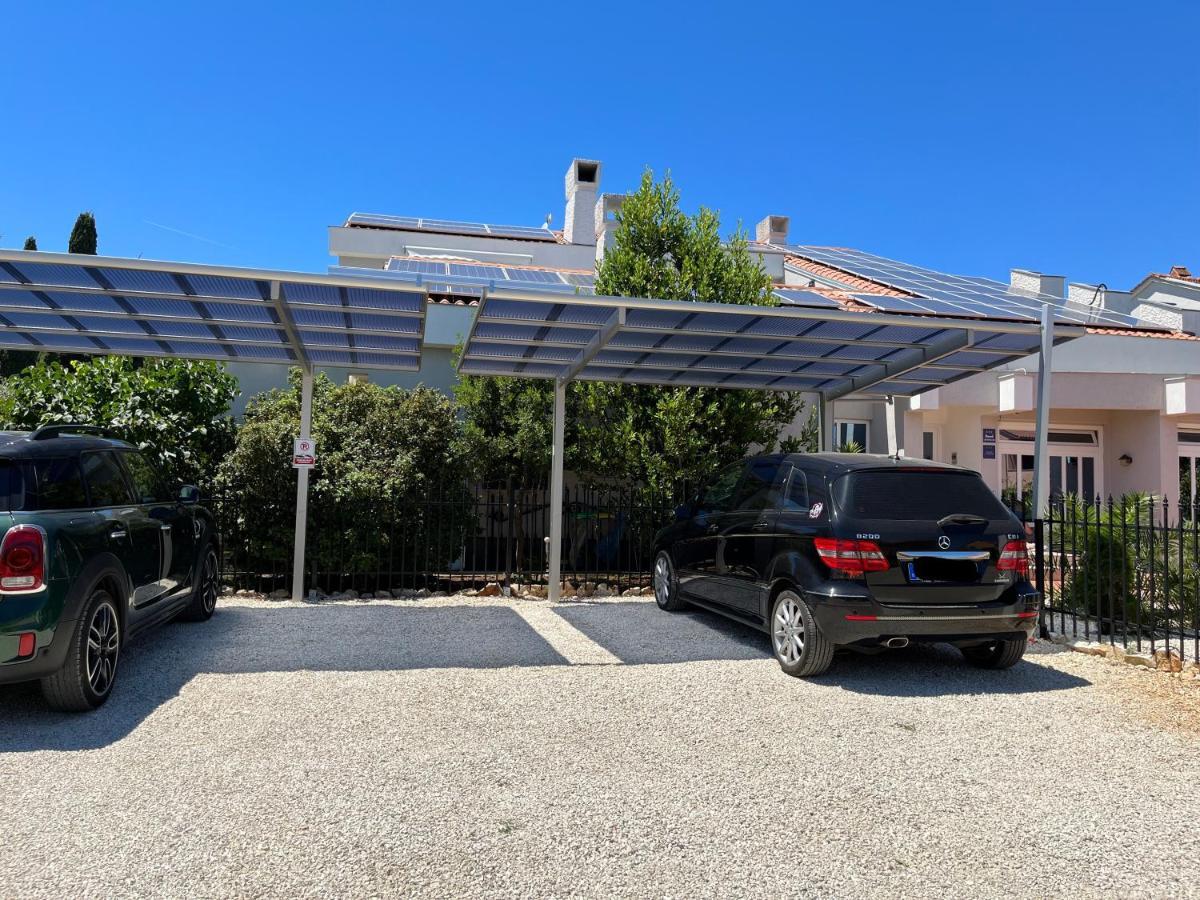 Grey Pearl With Free Ev Ch-Station Apartment Valbandon Екстериор снимка