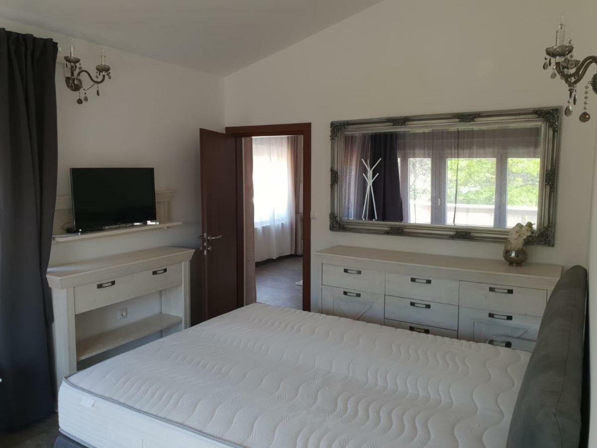 Grey Pearl With Free Ev Ch-Station Apartment Valbandon Екстериор снимка