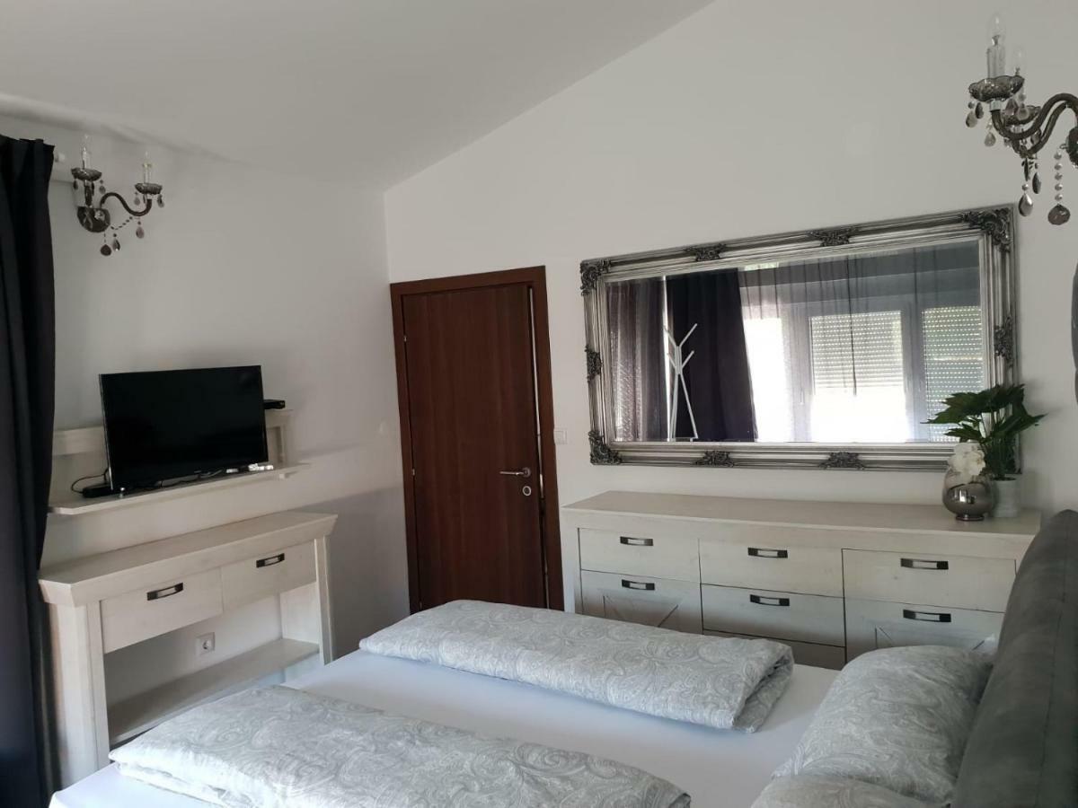 Grey Pearl With Free Ev Ch-Station Apartment Valbandon Екстериор снимка